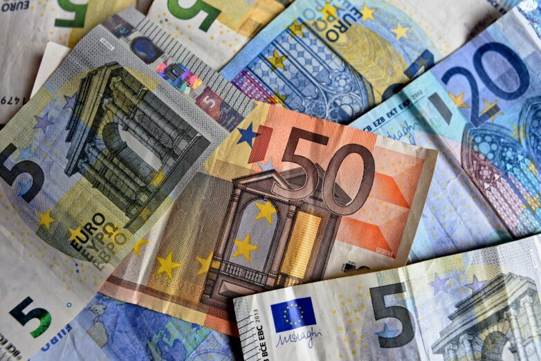 Prosječna plata u februaru iznosila 771 euro