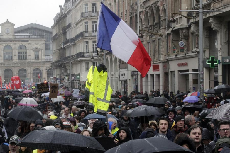 Francuzi i danas na protestima protiv penzione reforme