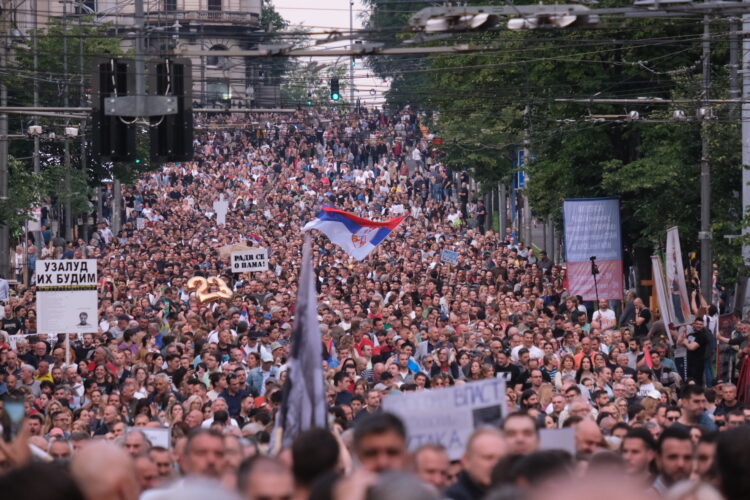 Završeni protesti, iz Beograda poruka „Šetaćemo dok se ne ispune zahtjevi“