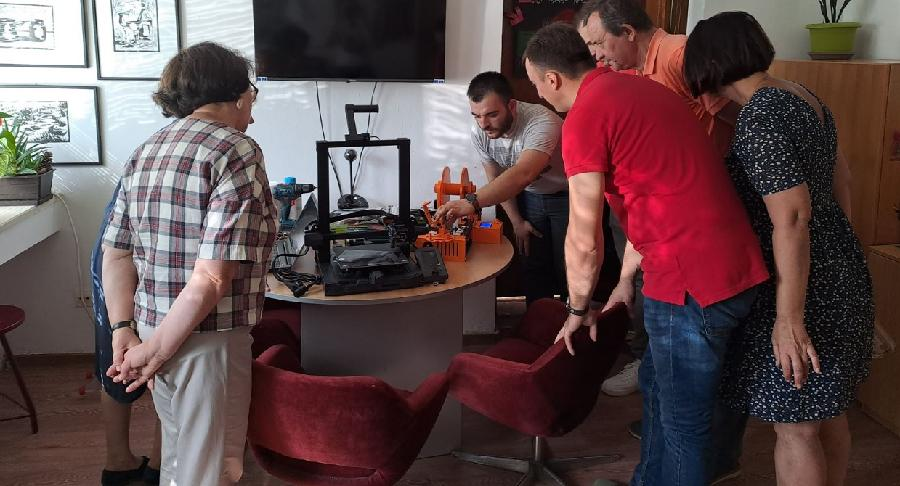 U deset škola mašine za reciklažu plastike i 3D štampači