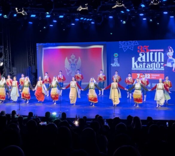 Foto: FA “Budo Tomovıć” učestvovao na internacionalnom festivalu folklora u Bursi