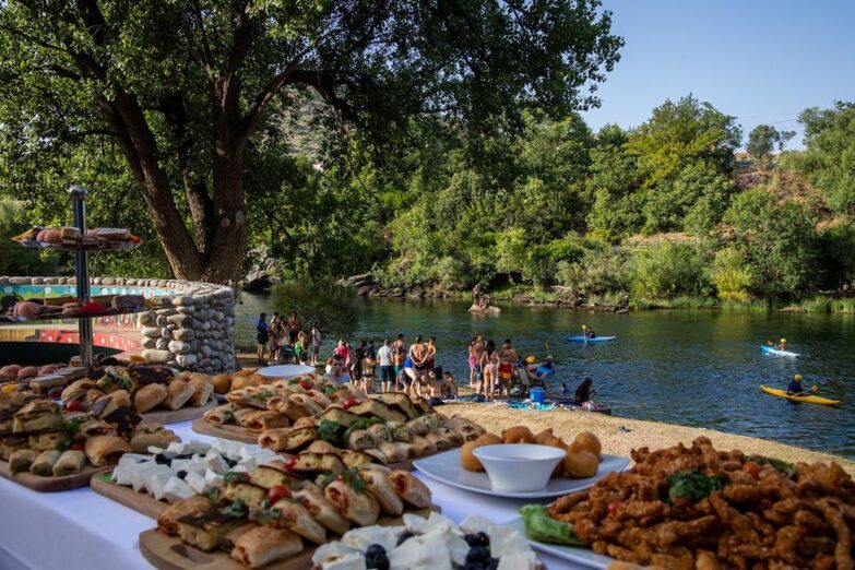 ,,Tradicija ukusa” privukla sugrađane i turiste na plažu u Rogamima