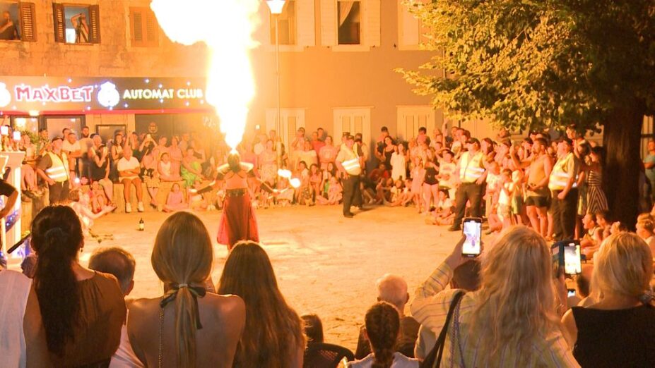 Povratak u doba antičkog Rima: Sve generacije uživale u bogatom programu “Rimske noći” u Risnu