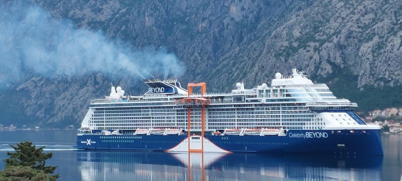 U Bokokotorskom zalivu tri kruzera sa 3.691 putnikom i 1.541 članom posade