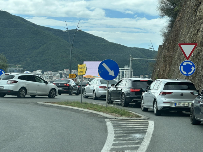 Kolaps na ulazu u Budvu
