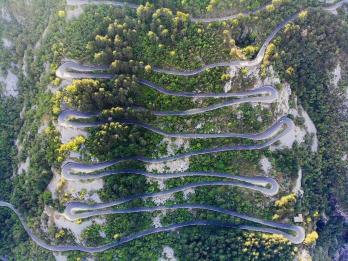 Sankcionisati sve koji krše zabranu saobraćaja na putu Kotor-Njeguši; Kamioni ne mogu, autobusi mogu