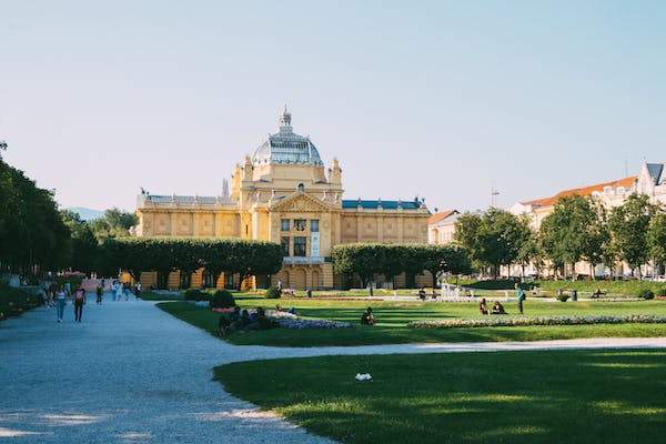 Prosječna neto zarada u Zagrebu 1.303 eura