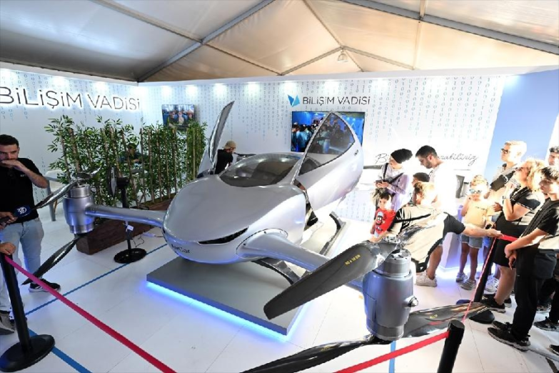 Turska predstavila svoj leteći automobil