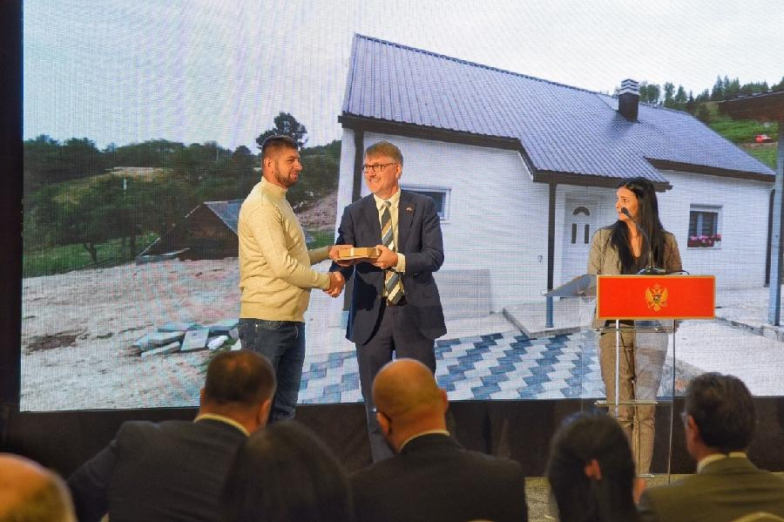 Uručeni ključevi od stanova za 28 izbjegličkih porodica