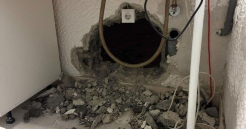 Optika Mirković u Podgorici opljačkana je sinoć, tako što su pljačkaši prokopali tunel kroz susjedni lokal na Rimskom trgu