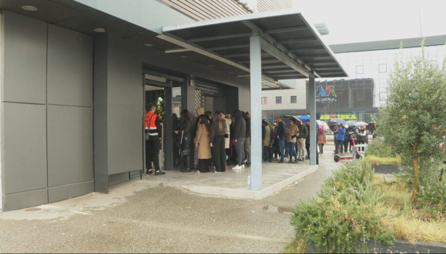 “Crni petak” napravio redove i u Crnoj Gori