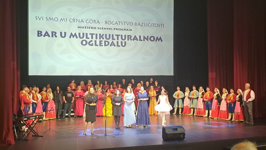 Održan muzičko scenski program pod nazivom „Bar u multikulturalnom ogledalu“