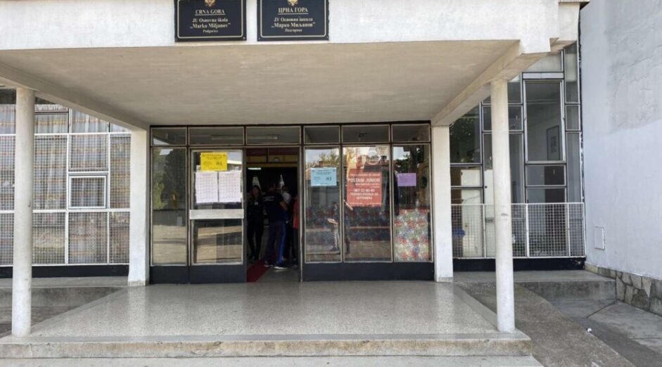 Bošković od sjutra štrajkuje glađu ispred Ministarstva prosvjete: Ja samo želim da radim do okončanja sudskog spora