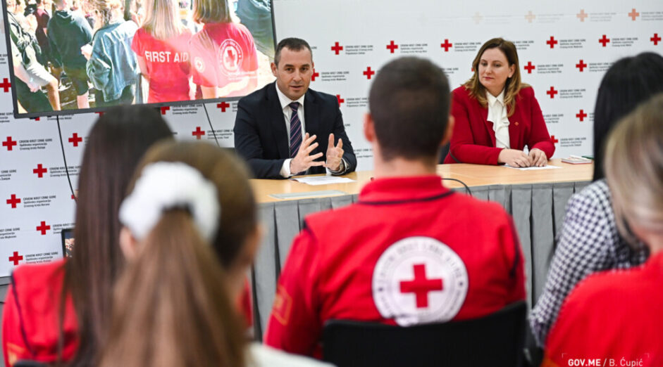 Crveni krst Crne Gore u saradnji sa Šćekićem i Dubak organizovao druženje volontera iz različitih opština