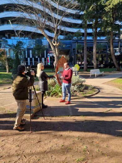 NVO Serdar poklonio Biblioteci na otvorenom u Budvi više stotina knjiga