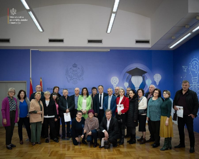 Jakšić-Stojanović uručila zahvalnice penzionisanim prosvjetnim radnicima