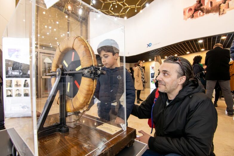 U Herceg Novom otvorena izložba posvećena Nikoli Tesli: Zabavno upoznavanje sa likom i djelom legendarnog naučnika