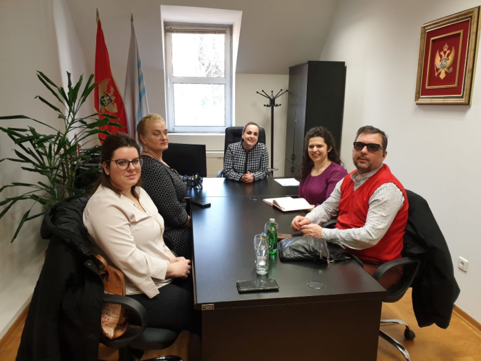Novi servis Glavnog grada za OSI: Osobe sa oštećenjem vida imaće pratioce u Podgorici