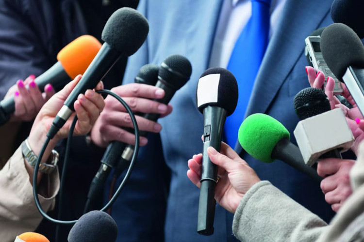 Novinari u našoj zemlji i dalje rade u rizičnim uslovima, a u porastu su onlajn prijetnje. No, i pored toga ne postoji politička volja da se stvari u ovoj oblasti poprave, čemu svjedoče neefikasne istrage