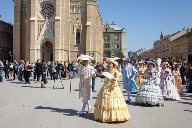 Svečani defile Tivćana ulicama Novog Sada