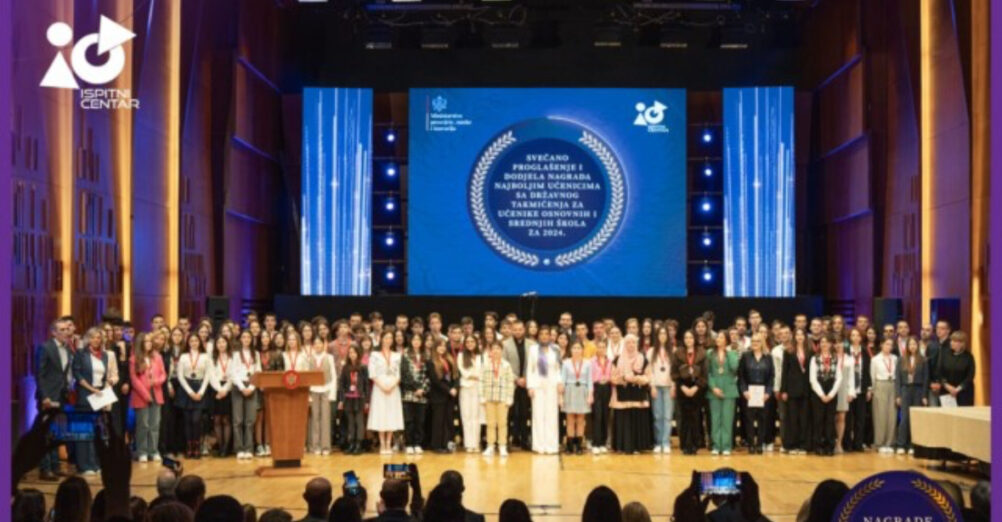 Spajić uručio nagrade najboljim učenicim