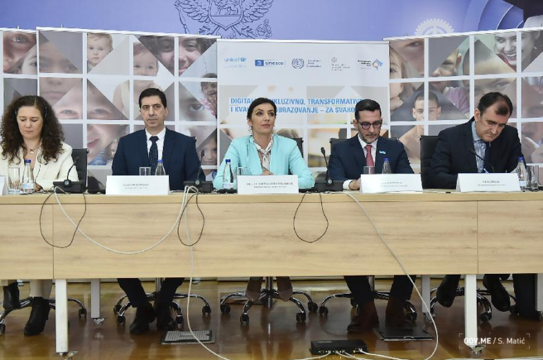 Digitalizacija obrazovanja: Novi projekat u 12 škola na sjeveru