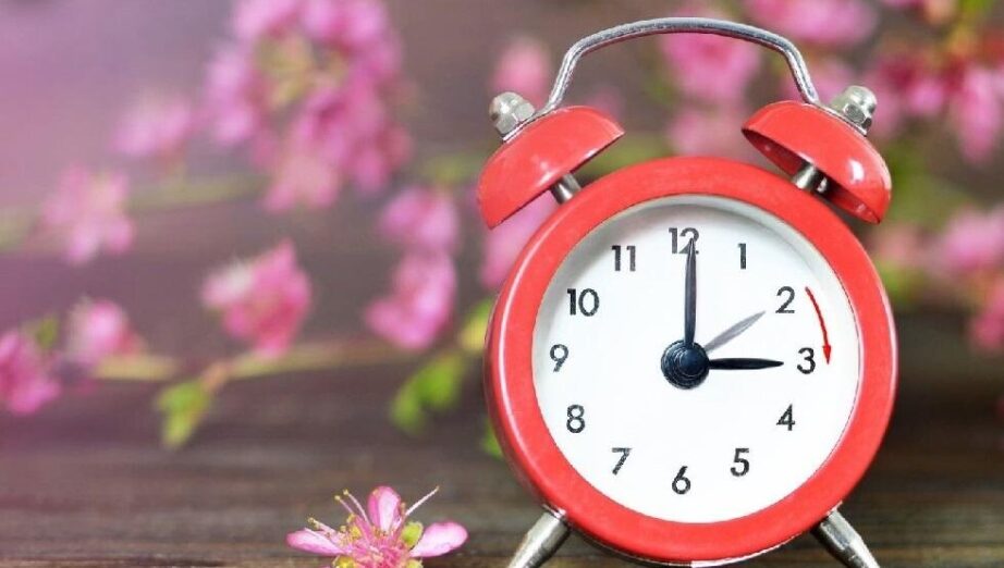 Pomjeranje kazaljke na časovniku sat unaprijed: Ljetnje računanje vremena počinje u nedjelju