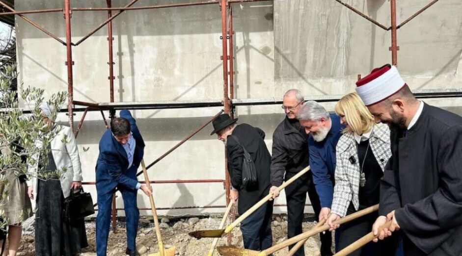 Borovinić Bojović i podgorički predstavnici vjerskih zajednica simbolično zasadili četiri sadnice masline: Njegujmo slogu i zajedništvo