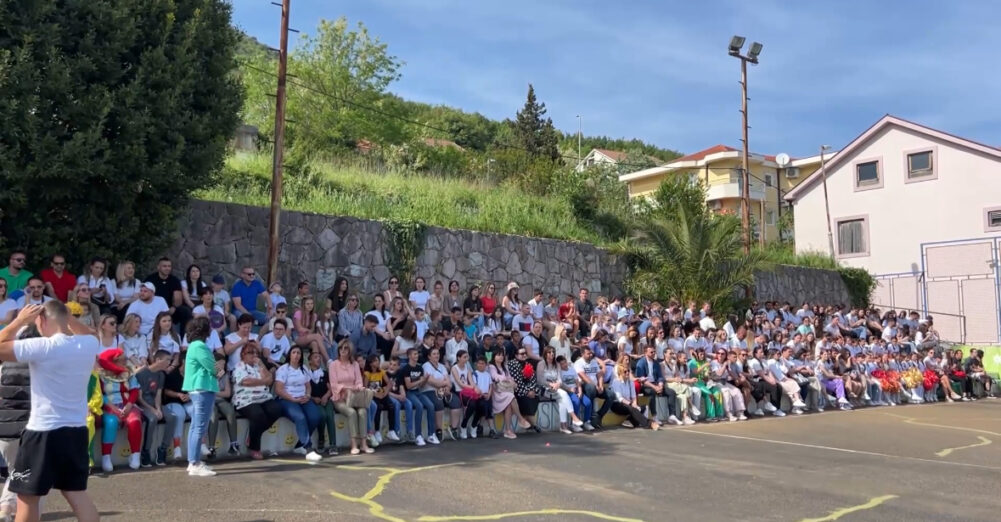 Volonteri, sportisti umjetnici, učenici i studenti uručili pakete štićenicima u Bijeloj