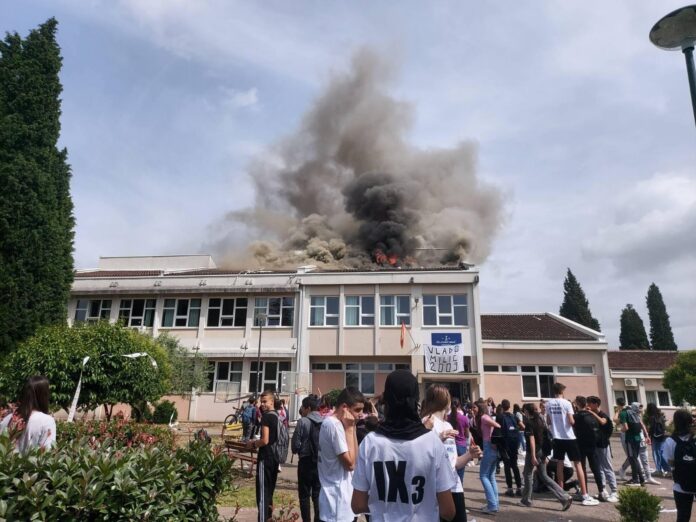 Bakljada koja se završila izgorjelim krovom, odgovornost čitavog društva