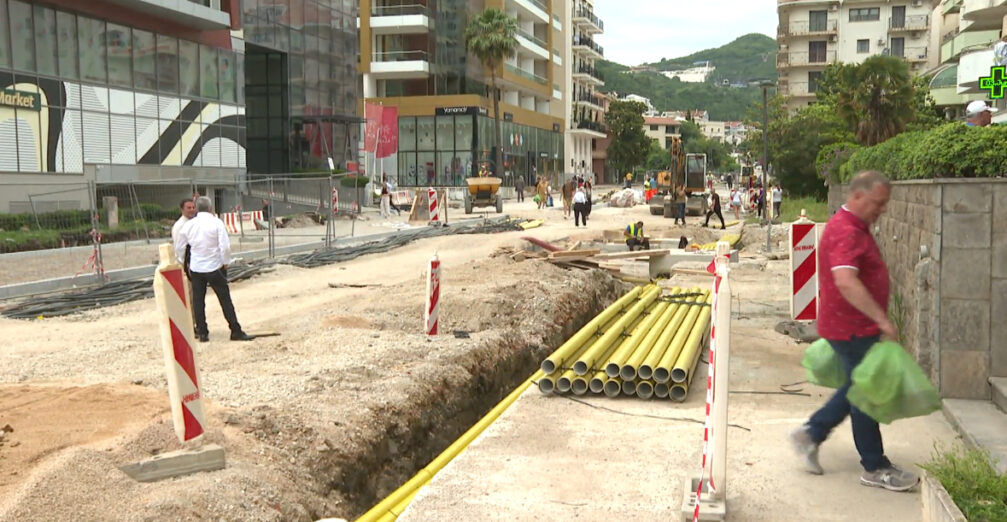 Radovi u Budvi i dalje traju, smetaju i turistima