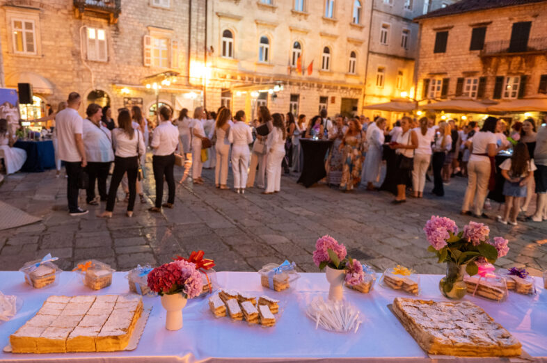 Tradicionalna manifestacija “Kotorska pašta” održana na Pjaci Svetog Tripuna