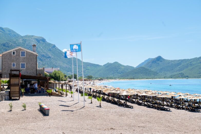 Podignute prve Plave zastavice za 2024. godinu: Prestižno priznanje zalužili jedna marina i 39 plaža