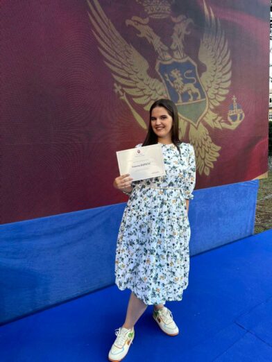 Najbolja srednjoškolka na Cetinju sanja da postane ambasador