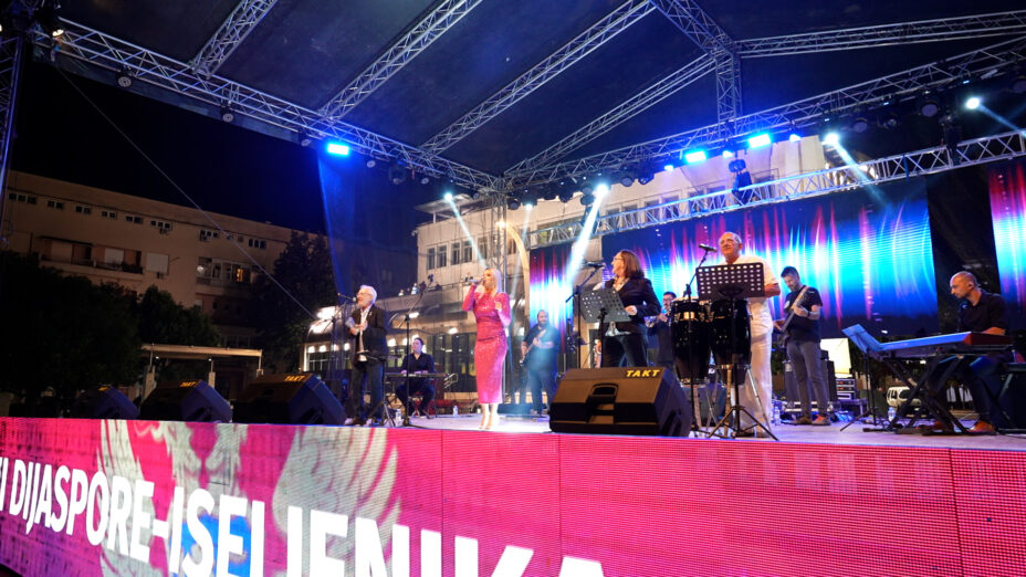 Na Trgu nezavisnosti upriličena centralna proslava manifestacije „Dani dijaspore-iseljenika“