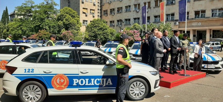 Policija dobila 75 novih vozila