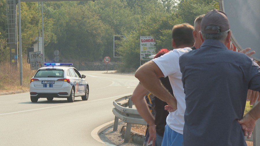 Crmničani ne odustaju od zahtjeva i danas blokirali Sozinu