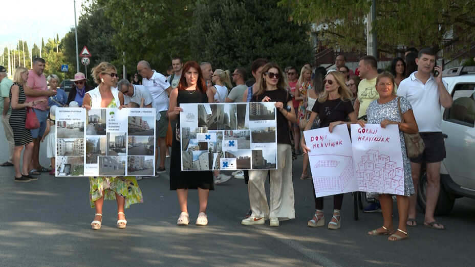 Protest građana protiv nastavka gradnje ispod Ljubovića