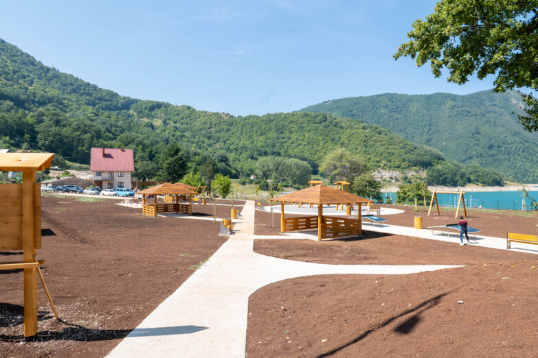  Novo lice obale Pivskog jezera: Svečano otvoren park u Plužinama uz podršku Eko-fonda