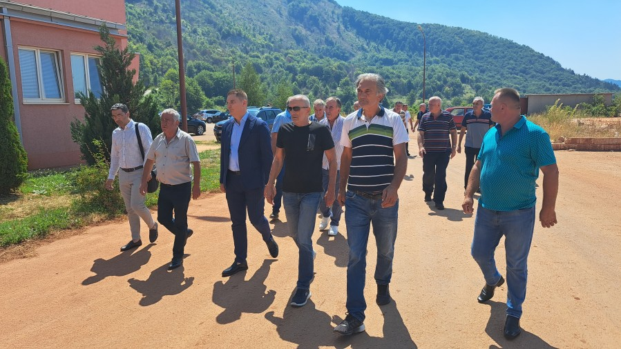 Šahmanović sa bivšim radnicima Rudnika Boksita: Problem riješiti u institucionalnom okviru