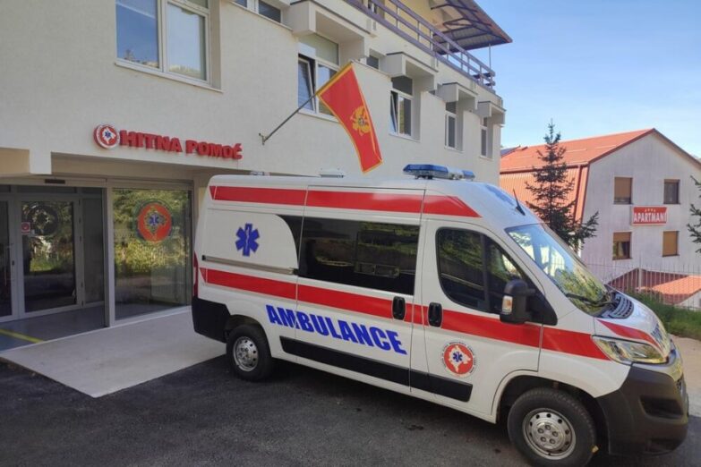 Plužine: Ukrali sanitetsko vozilo i vozili se kroz grad