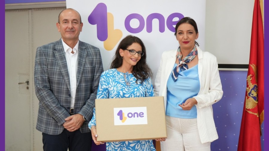 Potpisan ugovor o donaciji laptop računara školama