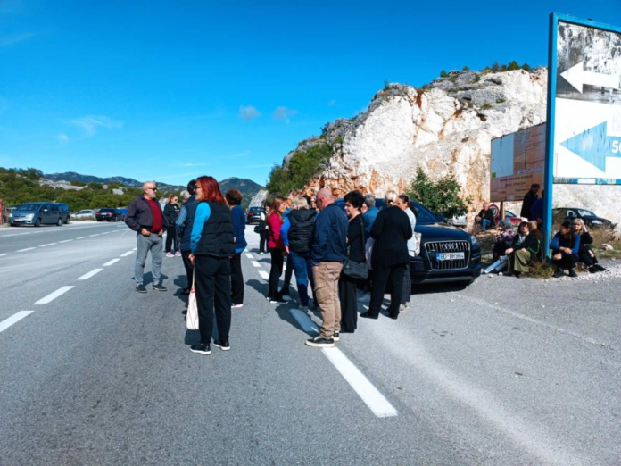Radnici Košute ponovo blokiraju put Cetinje – Podgorica