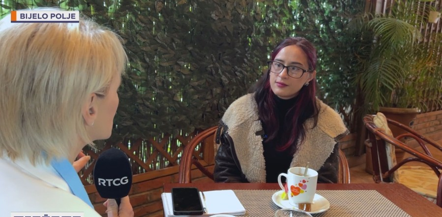 Romkinja iz Bijelog Polja diplomirala engleski jezik: Ne odustajte od snova