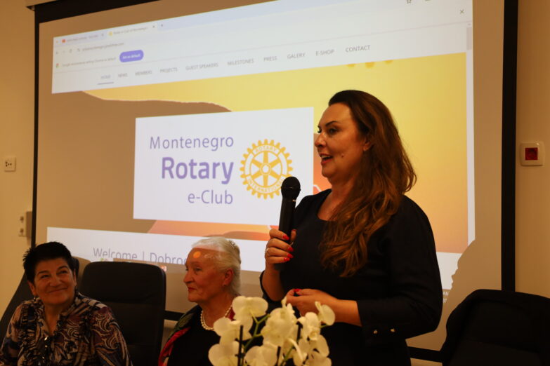 “Snaga Humanosti: Rotary eClub Montenegro Donira Knjige i Invalidska Kolica Domu Starih”