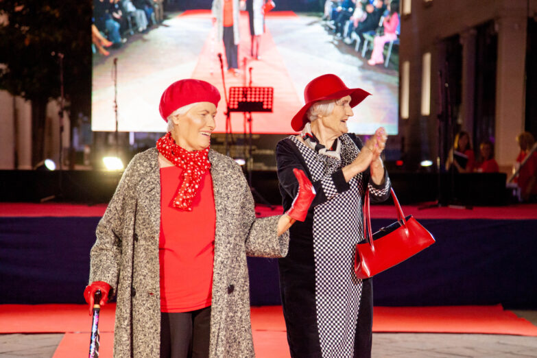 Zatvoren SENIOR FEST 2024.- Spektakularna modna revija i velika žurka svih generacija na Trgu nezavisnosti