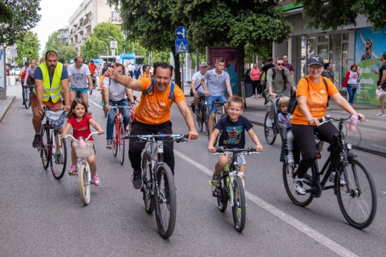 Kritična masa podgoričkim ulicama: Za biciklističke staze do Maslina