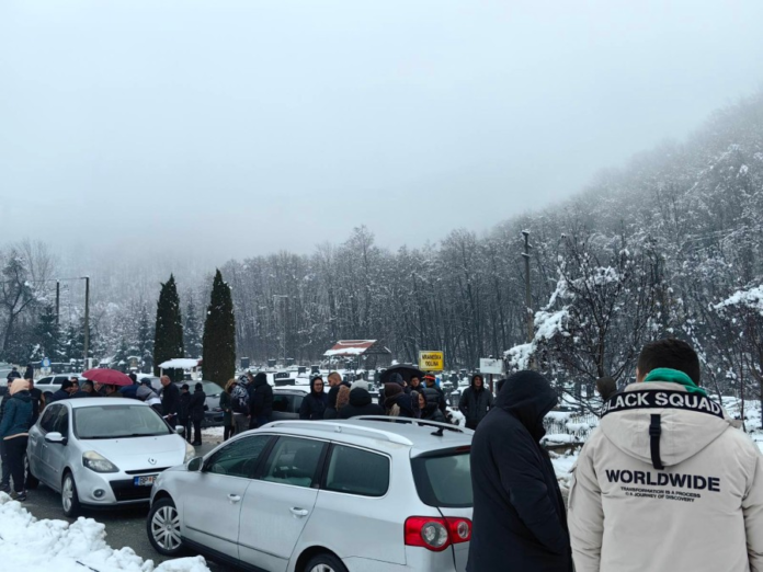 Vranešani prekidaju protest dok policija ne završi kontrolu zaposlenih