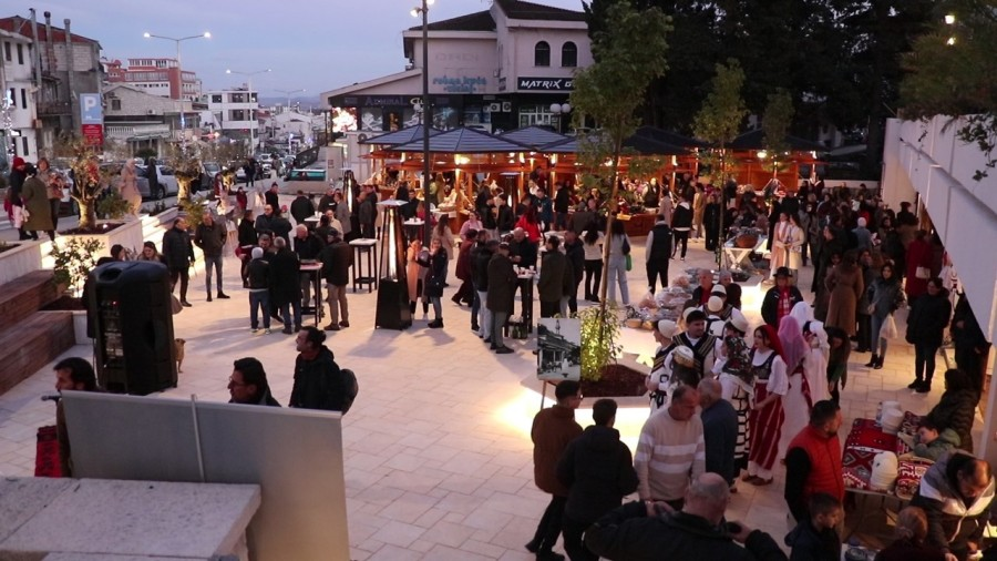 Otvorena rekonstruisana pijaca suvenira u Ulcinju