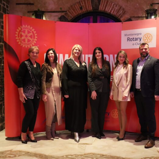 Rotary e-Klub Crna Gora organizovao gala veče za podršku majkama i djeci